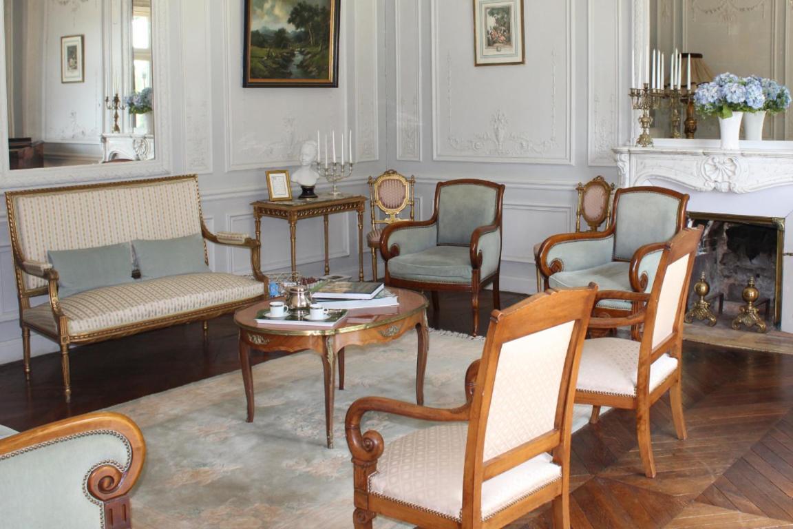 Chateau De La Chasse Beauvais Romagne  Экстерьер фото