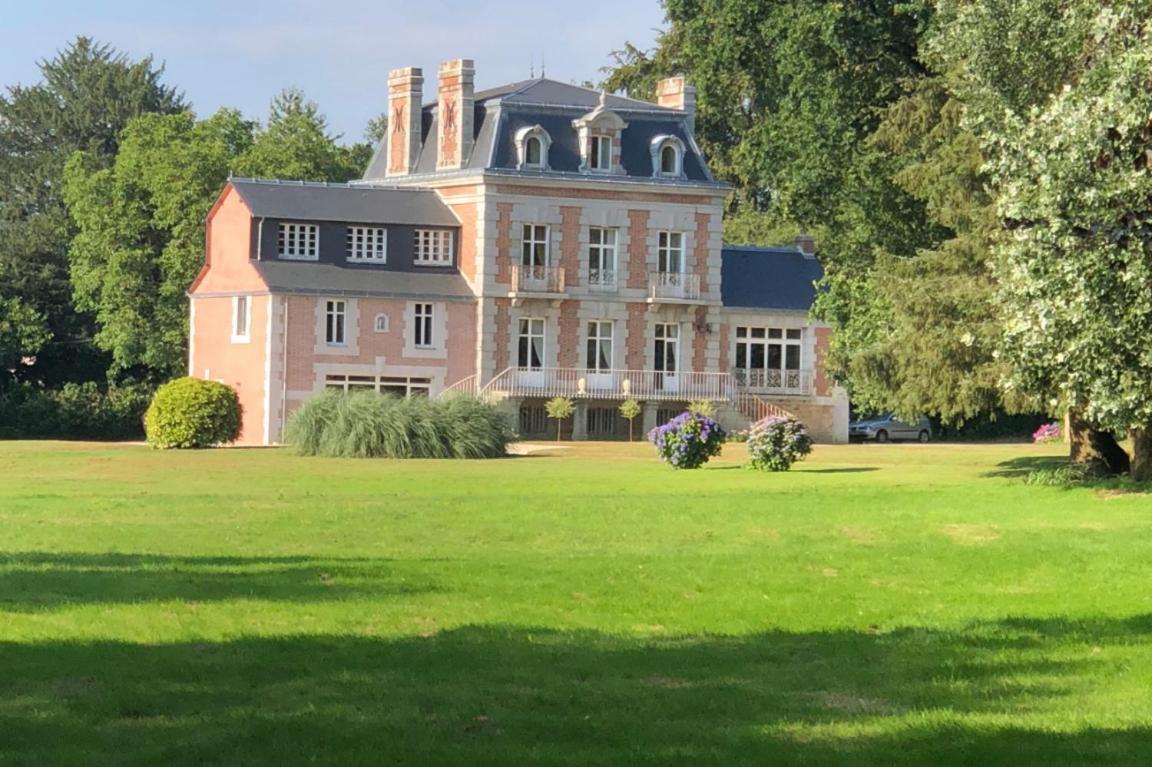 Chateau De La Chasse Beauvais Romagne  Экстерьер фото
